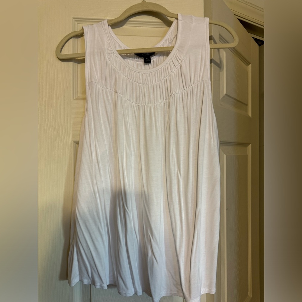 Simply Vera white tank. Size XL